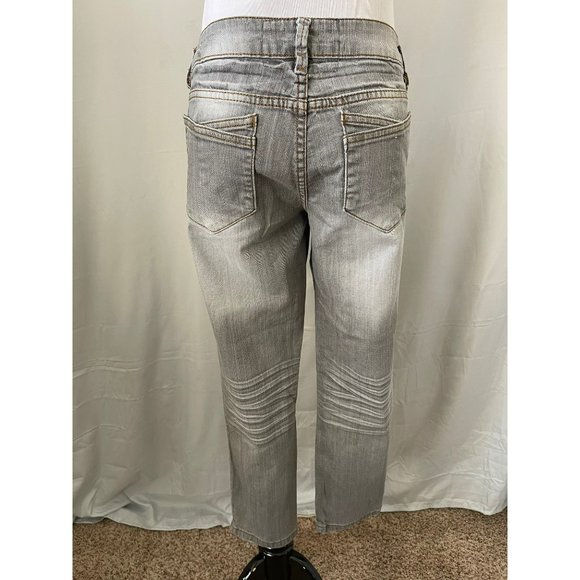 Dollhouse Light Gray Capri Jeans - 13 - Picture 6 of 12